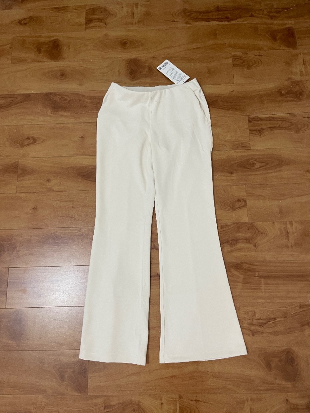 Lululemon Women Brushed Softstreme MR Flared Pants Sz M NWT